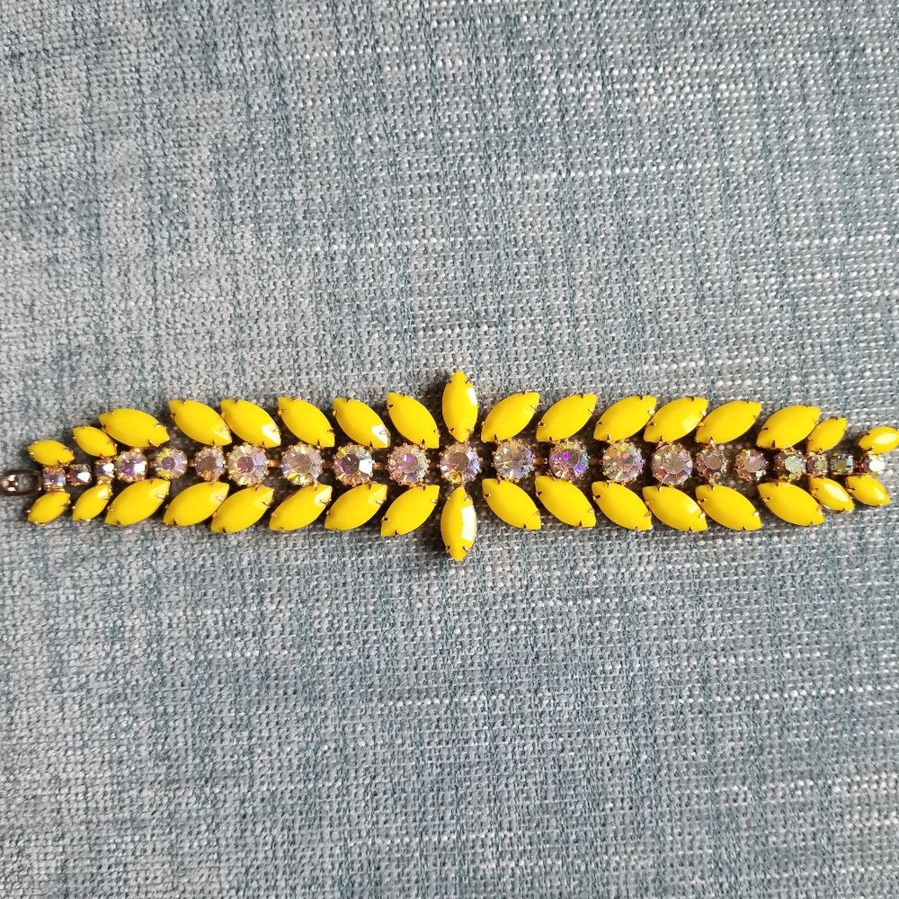 Vintage Weiss Yellow Bracelet